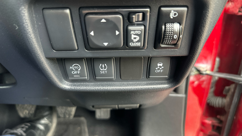 Nissan Juke 1.2 DiG-T N-Connecta 5dr Petrol Hatchback